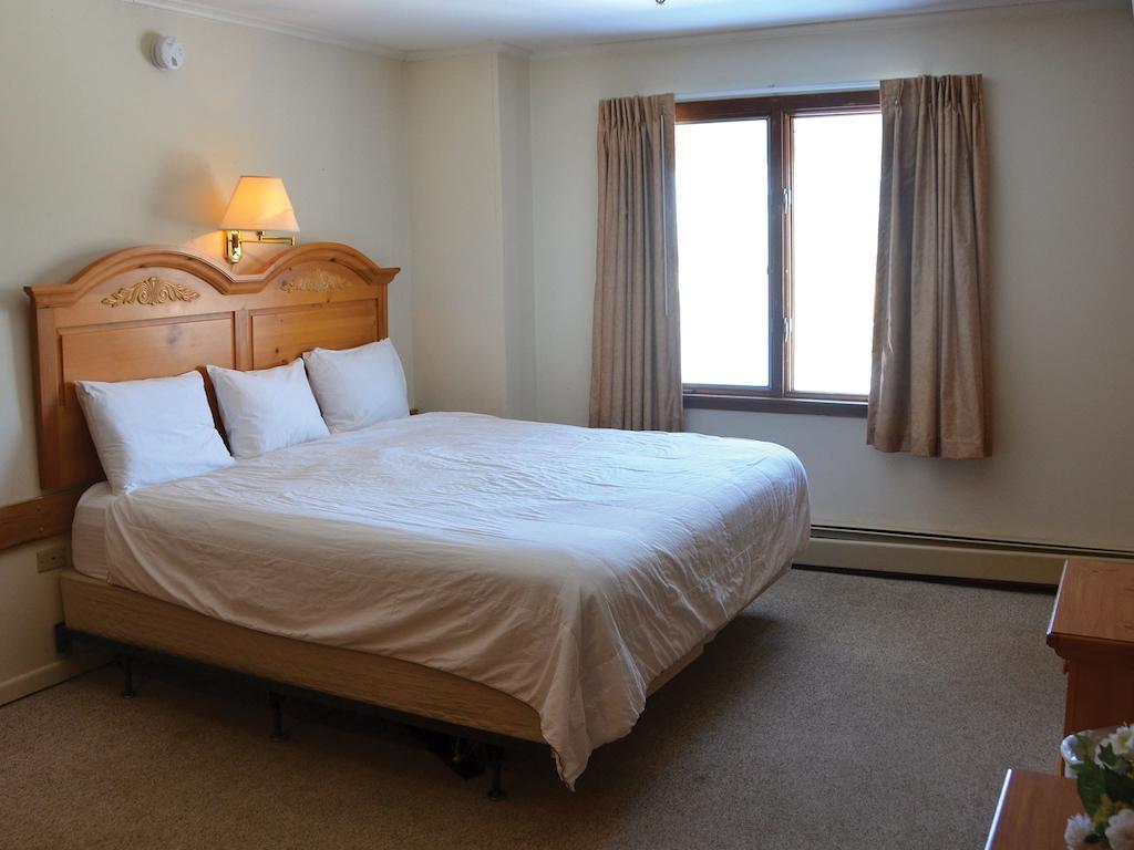 Liftline Lodge Stratton Mountain Room photo